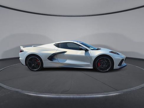 Used 2021 Chevrolet Corvette Stingray Coupe w/ Z51 Performance Package RWD image 9