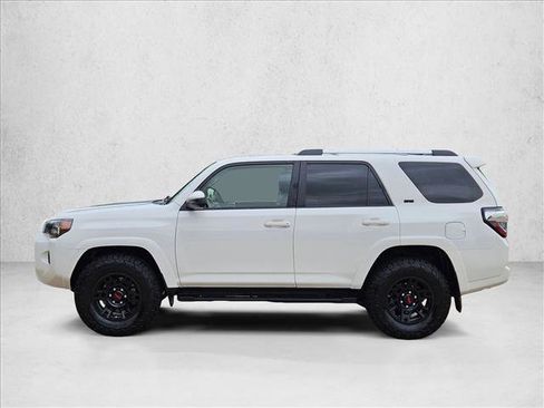 Used 2019 Toyota 4Runner SR5 AWD/4WD image 9