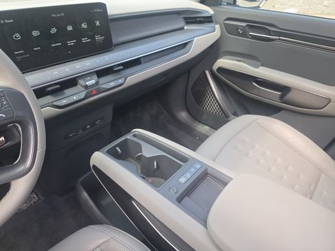 Used 2024 Kia EV9 Wind AWD/4WD image 30
