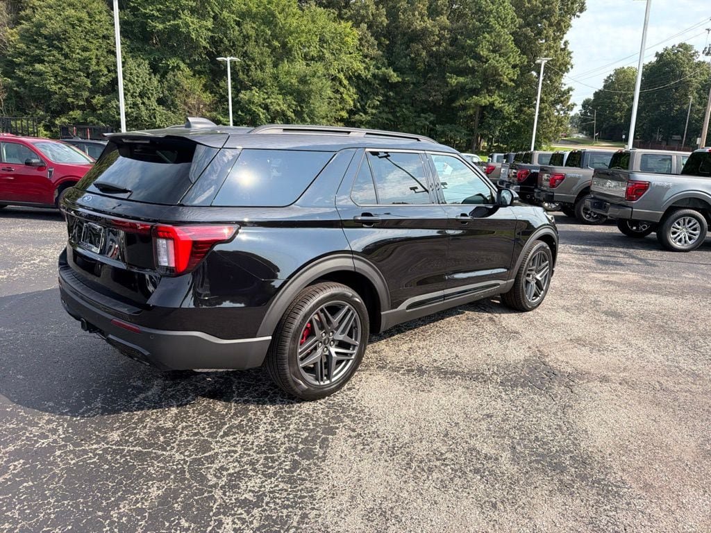 New 2026 Ford Explorer ST-Line w/ ST-Line Street Pack RWD image 3