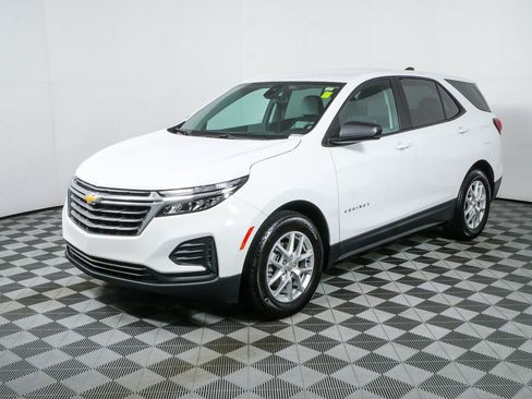 Certified 2024 Chevrolet Equinox LS w/ LS Convenience Package FWD image 24