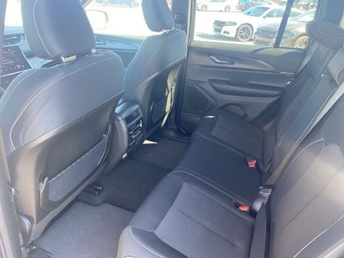 New 2025 Jeep Grand Cherokee Laredo w/ Luxury Tech Group I image 11