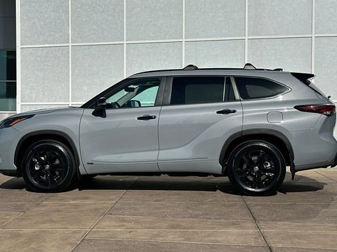 Certified 2025 Toyota Highlander XLE image 8