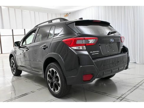 Used 2022 Subaru Crosstrek 2.0i Premium image 5