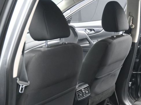 Used 2018 Nissan Rogue S image 19