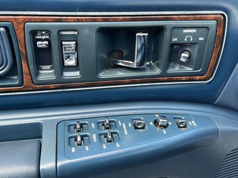 Used 1992 Buick Roadmaster Limited image 37