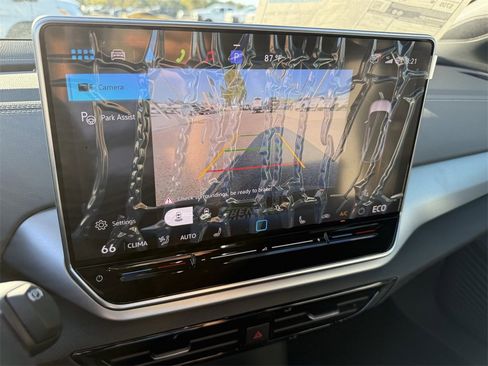 New 2025 Volkswagen ID.4 Pro image 19