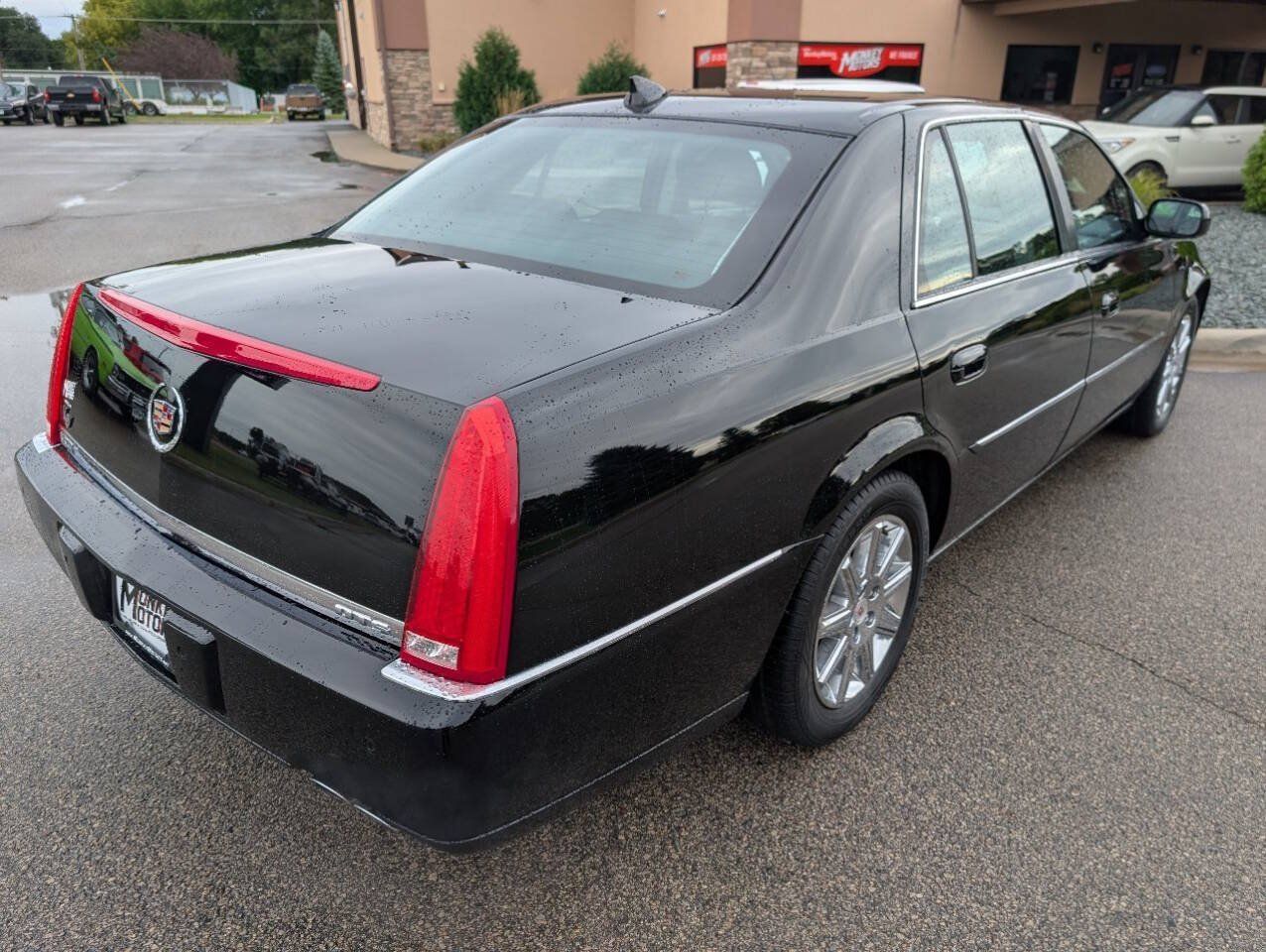 Used 2011 Cadillac DTS Premium FWD image 9