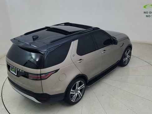 Used 2024 Land Rover Discovery Metropolitan Edition AWD/4WD image 90