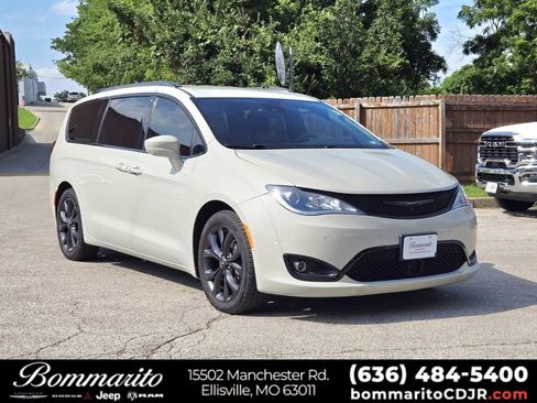 Used 2019 Chrysler Pacifica Touring-L Plus w/ Advanced Safetytec Group FWD image 1