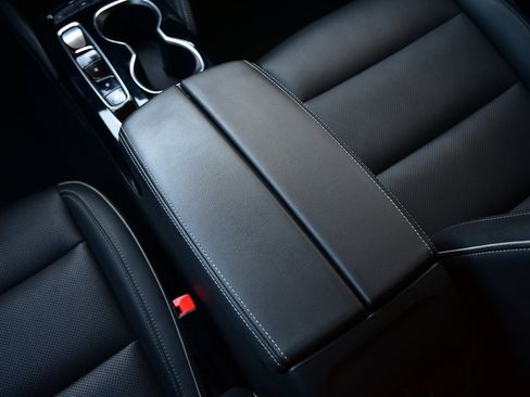 Used 2023 Buick Envision Essence image 35