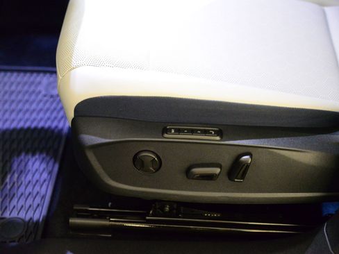 Used 2025 Volkswagen ID.4 S Limited image 24