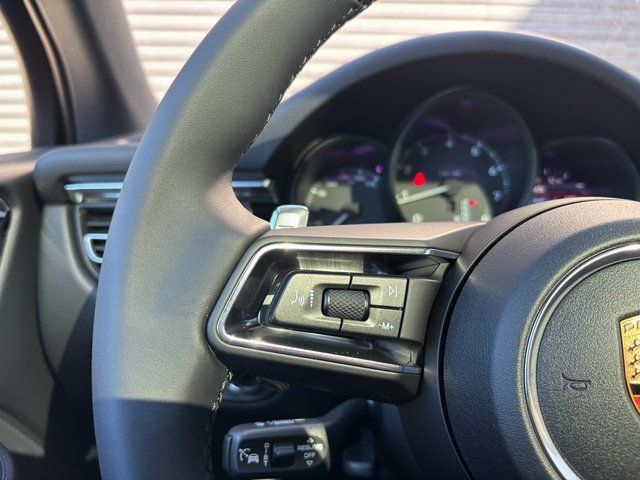 Used 2026 Porsche Macan AWD/4WD image 14