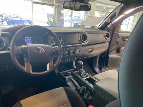Used 2022 Toyota Tacoma TRD Off-Road image 15