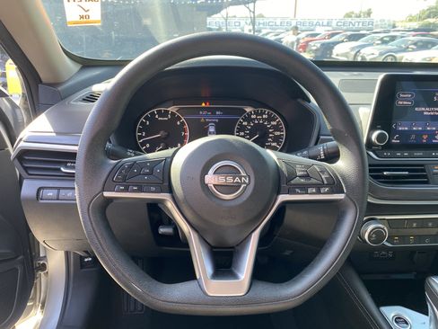 Used 2023 Nissan Altima 2.5 SV FWD image 23