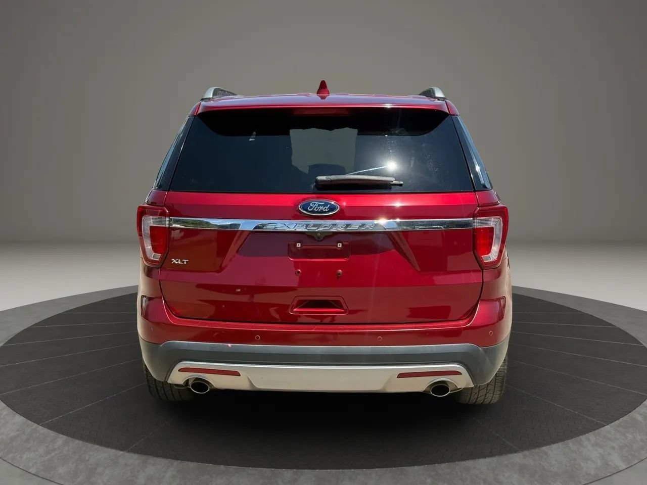 Used 2017 Ford Explorer XLT w/ Equipment Group 202A FWD image 5