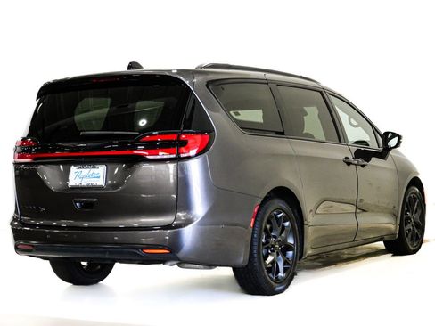Used 2023 Chrysler Pacifica Touring-L w/ S Appearance Package FWD image 6