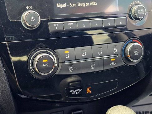 Used 2016 Nissan Rogue SL image 18