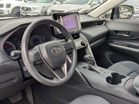Used 2023 Toyota Venza LE image 10