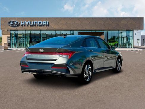 Used 2025 Hyundai Elantra Limited FWD image 7