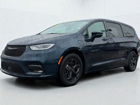 Used 2022 Chrysler Pacifica Touring-L w/ S Appearance Package image 4