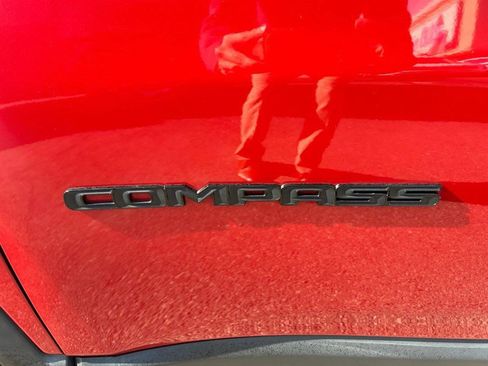 Used 2020 Jeep Compass Latitude AWD/4WD image 21
