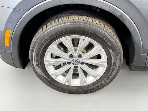Used 2020 Volkswagen Tiguan S image 37
