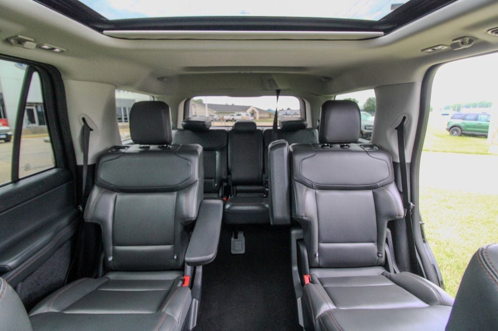 Used 2025 Ford Expedition Active AWD/4WD image 10