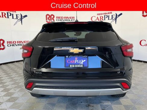 Used 2026 Chevrolet Trax LT FWD image 7