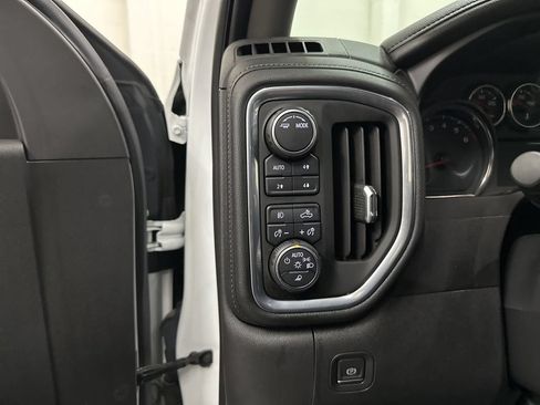Used 2021 Chevrolet Silverado 1500 LTZ AWD/4WD image 35