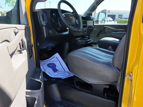 Used 2016 GMC Savana 3500 Extended image 2