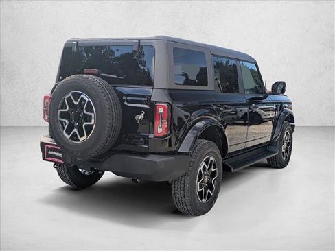 New 2025 Ford Bronco Outer Banks image 2