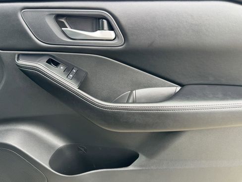 Used 2025 Nissan Rogue SV FWD image 9