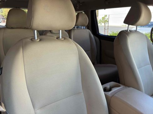 Used 2015 Kia Sedona LX w/ LX Convenience Package FWD image 46