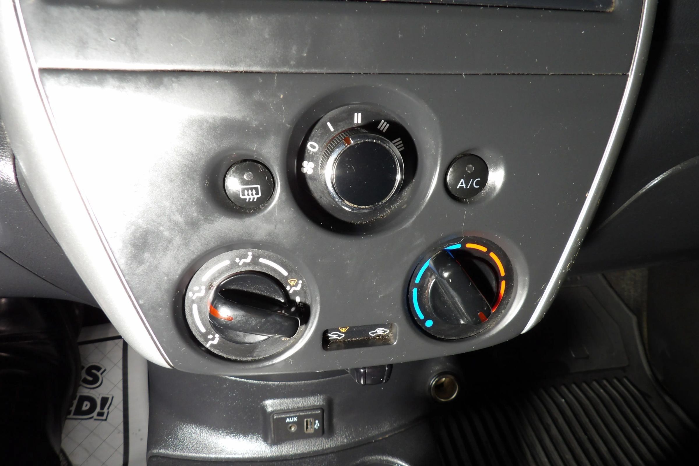 Used 2019 Nissan Versa SV FWD image 12