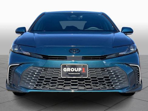 Used 2025 Toyota Camry SE w/ Convenience Package image 3