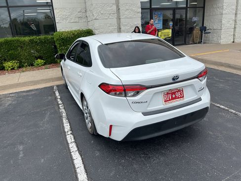 Used 2024 Toyota Corolla LE FWD image 3