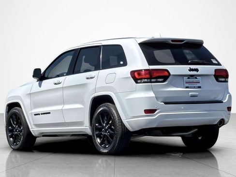 Used 2020 Jeep Grand Cherokee Altitude RWD image 3