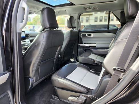 Certified 2022 Ford Explorer XLT w/ Equipment Group 202A image 17