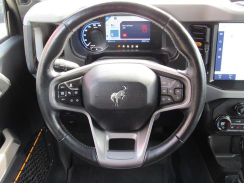 Used 2023 Ford Bronco Badlands image 19