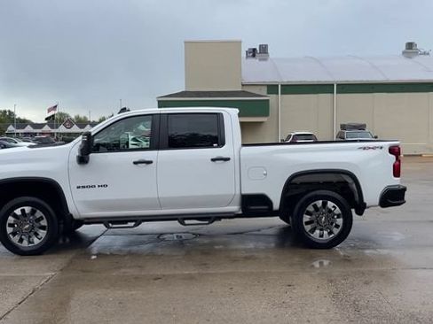 Used 2022 Chevrolet Silverado 2500 Custom w/ Custom Value Package AWD/4WD image 5