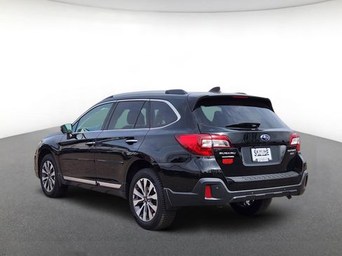 Used 2018 Subaru Outback 3.6R Touring AWD/4WD image 3
