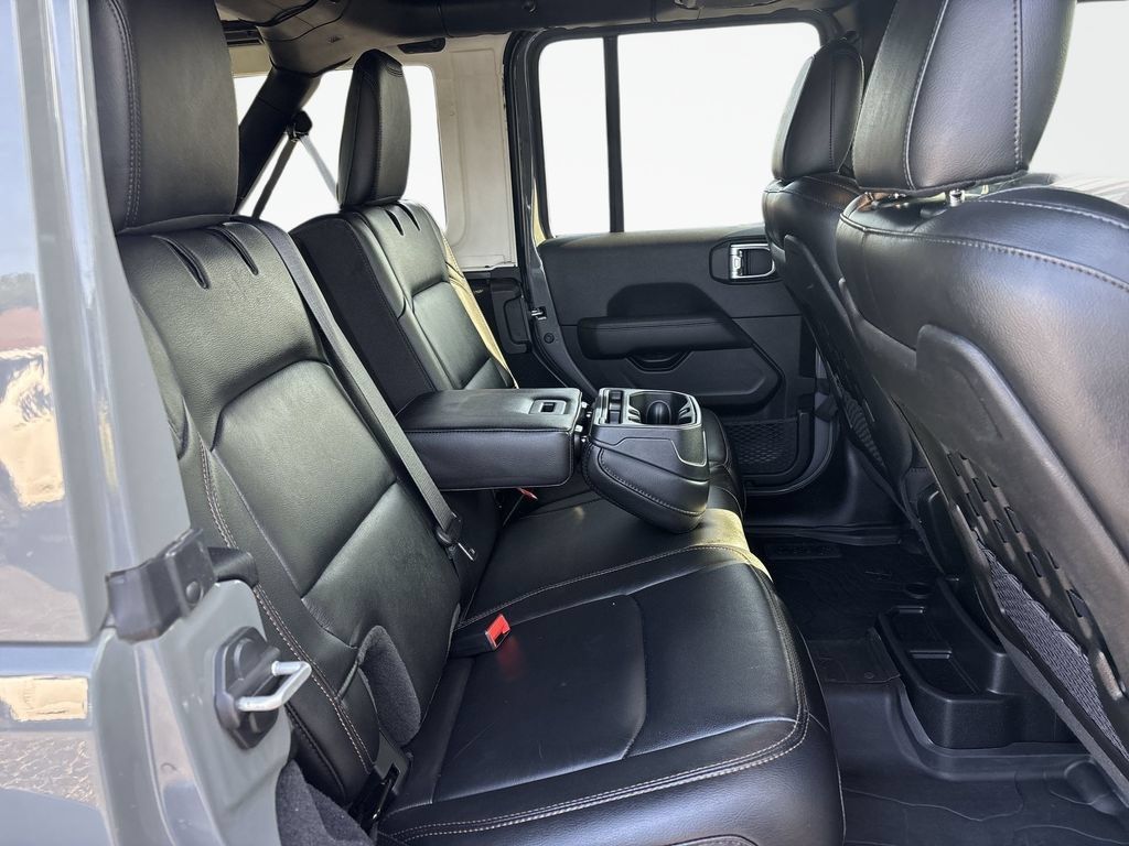 Used 2022 Jeep Wrangler Unlimited Rubicon w/ Xtreme Recon 35" Tire Package AWD/4WD image 16