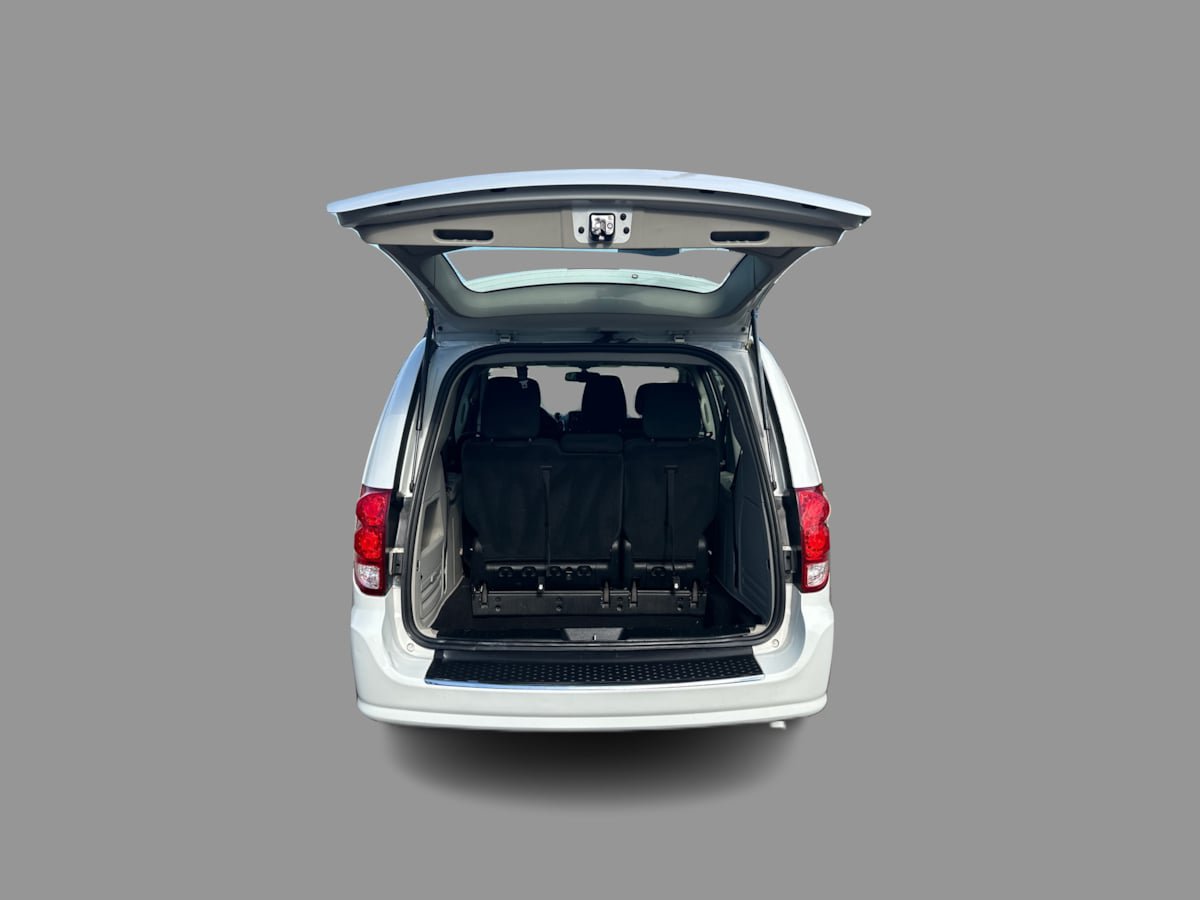 Used 2016 Dodge Grand Caravan American Value Package w/ UConnect Hands-Free Group FWD image 32