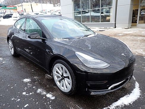 Used 2023 Tesla Model 3 Standard Range image 9