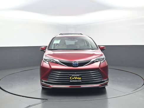 Used 2025 Toyota Sienna Platinum AWD/4WD image 38