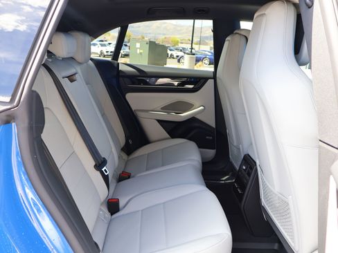 New 2026 Porsche Macan 4 Electric image 22