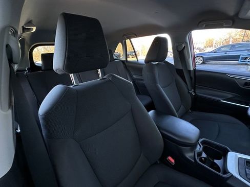 Used 2020 Toyota RAV4 LE image 33