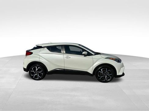 Used 2018 Toyota C-HR XLE image 6