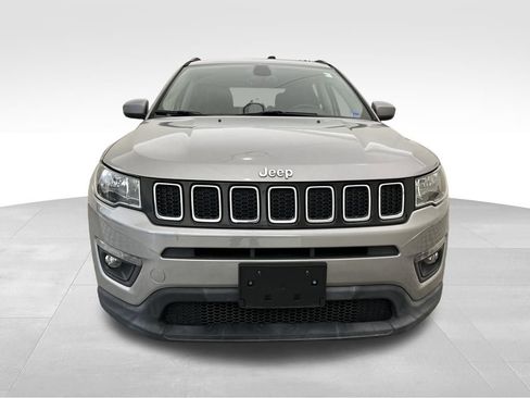 Used 2018 Jeep Compass Latitude w/ Popular Equipment Group image 9